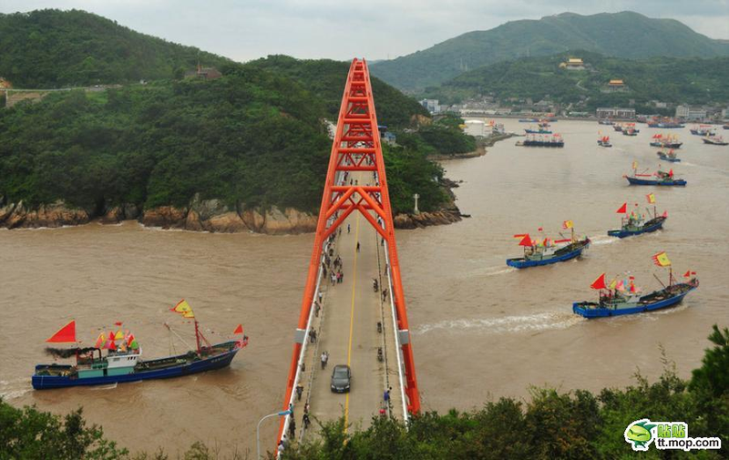 Illustration for article titled China Launches "One Thousand" Ships to Protect Disputed Islands